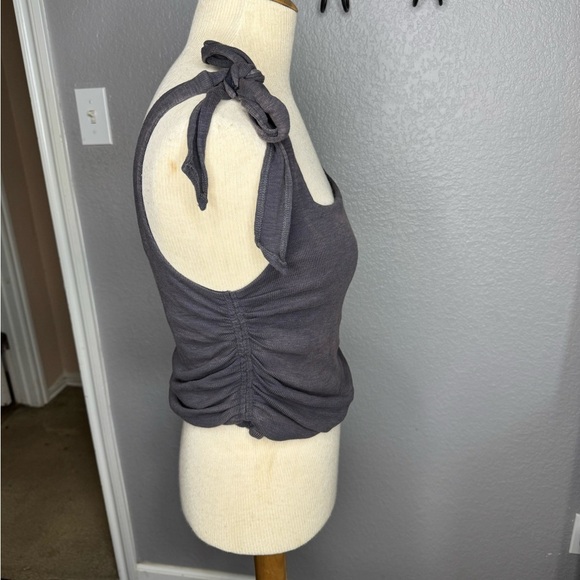 Gray Sleeveless Women's Top - Picture 2 of 5